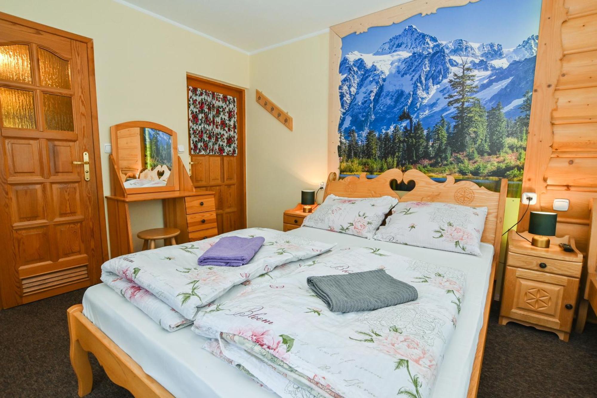 Chatka U Hazy - Regionalne Pokoje Zakopane Poronin Exterior photo